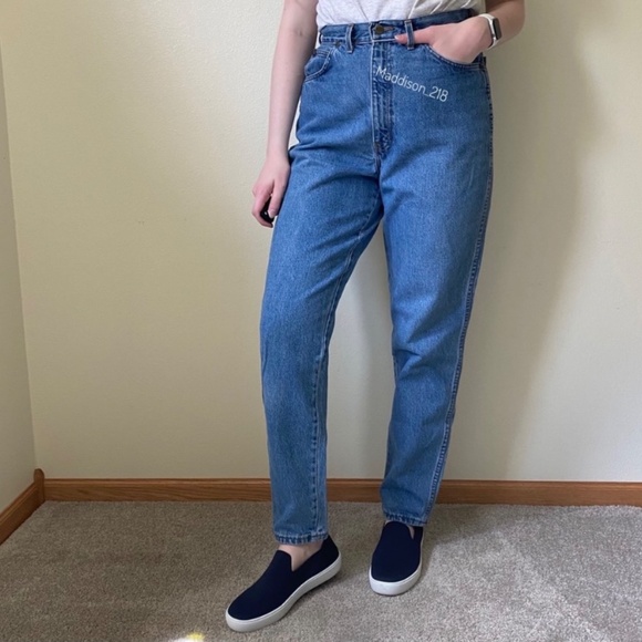 CHIC Vintage High Rise Mom Jeans Tapered Leg 30” waist - Picture 2 of 10